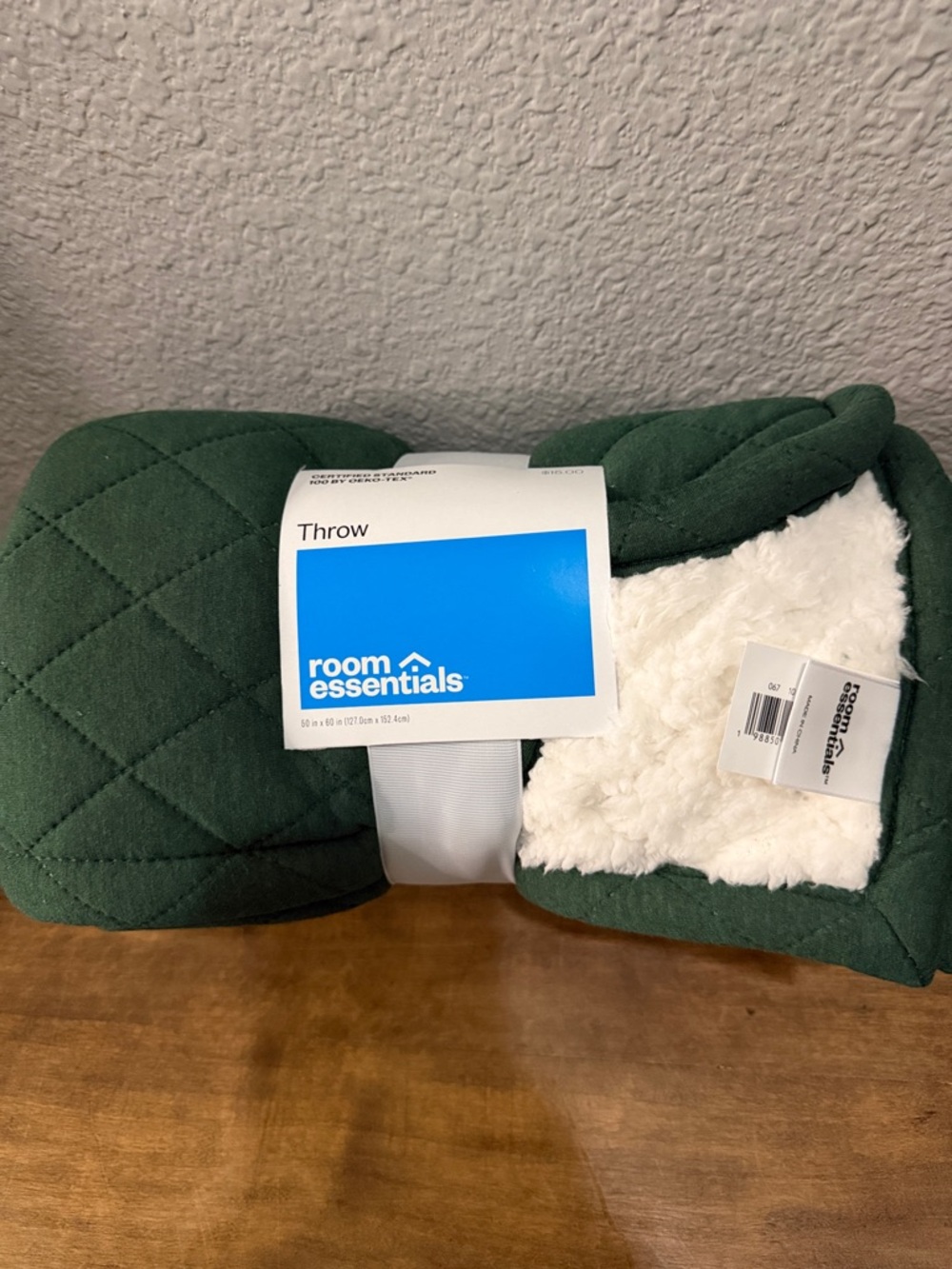 Room Essentials Dark Green Quilted Throw with White Sherpa Lining 50”x60”